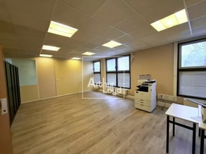 Office in Torcy for lease Interior Photo- Image 1 of 4