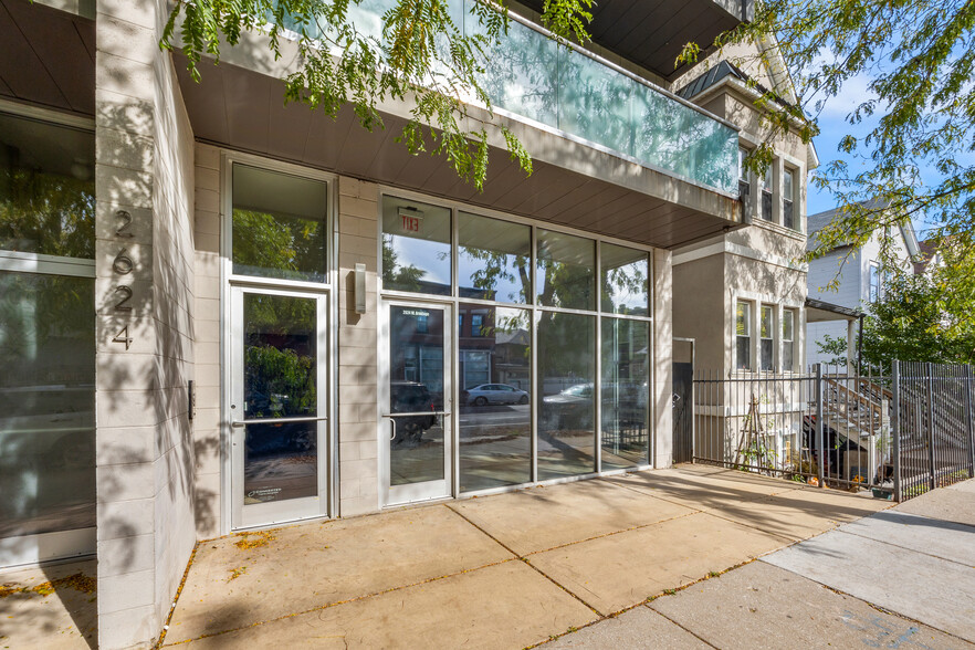 2624 W Armitage Ave, Chicago, IL for lease - Building Photo - Image 2 of 6