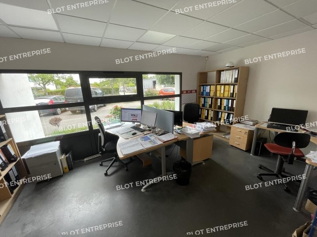 Office in Lorient for lease Interior Photo- Image 1 of 5