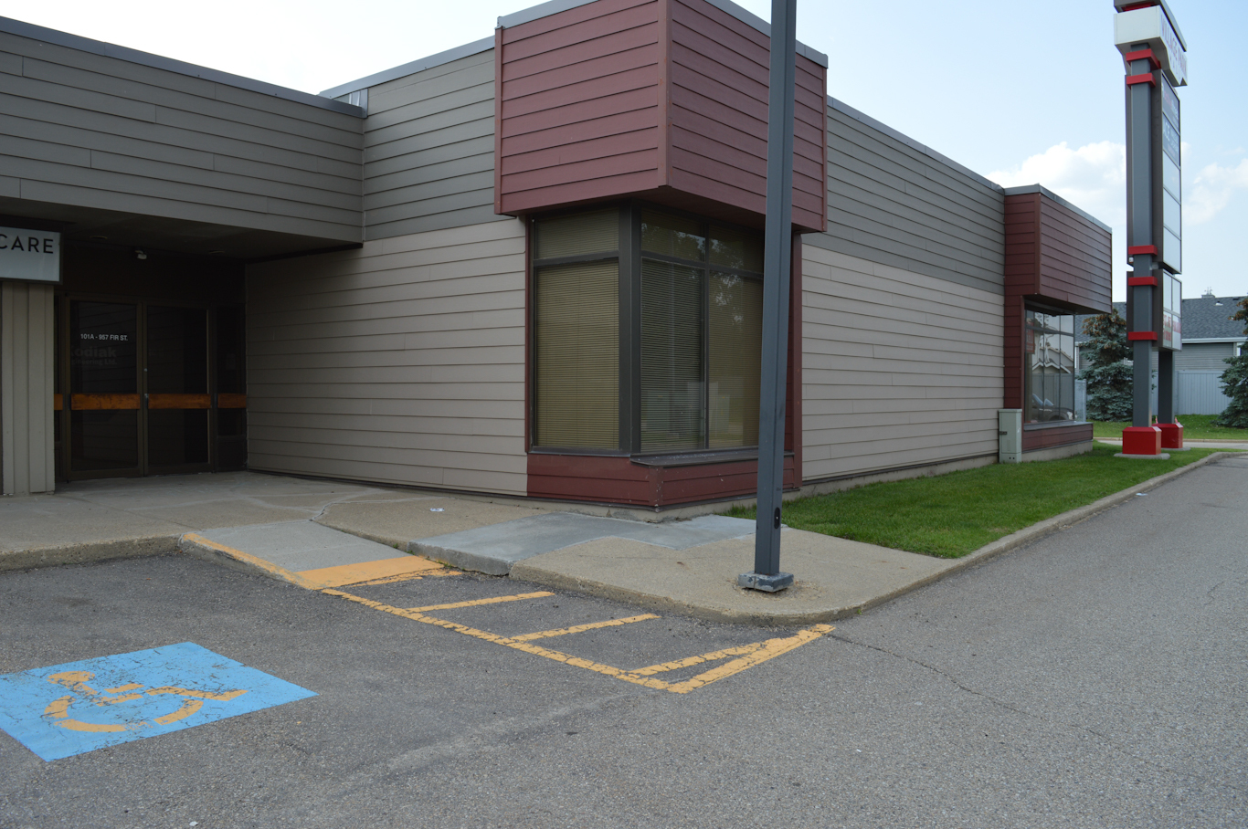 957 Fir St, Sherwood Park, AB for lease Building Photo- Image 1 of 10