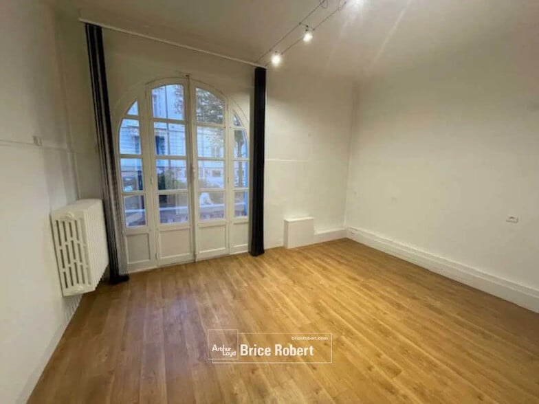 Office in Lyon for sale - Interior Photo - Image 3 of 12
