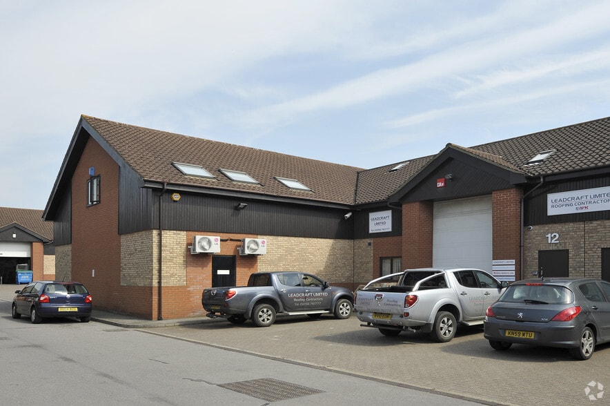 London Rd, Hook for sale - Primary Photo - Image 1 of 1