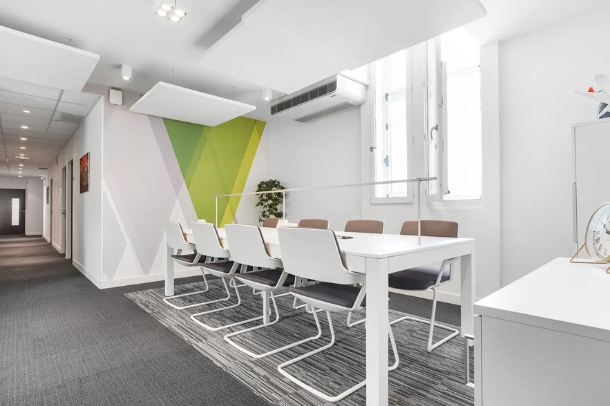 Office in Bordeaux for lease - Interior Photo - Image 1 of 10