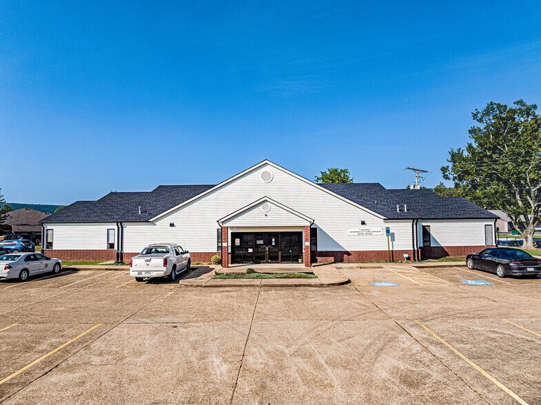 1821 E Main St, Mountain View, AR for sale - Primary Photo - Image 1 of 12