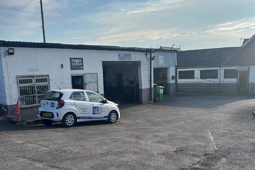 Fairlawn Ter, Pencoed for sale - Building Photo - Image 2 of 9