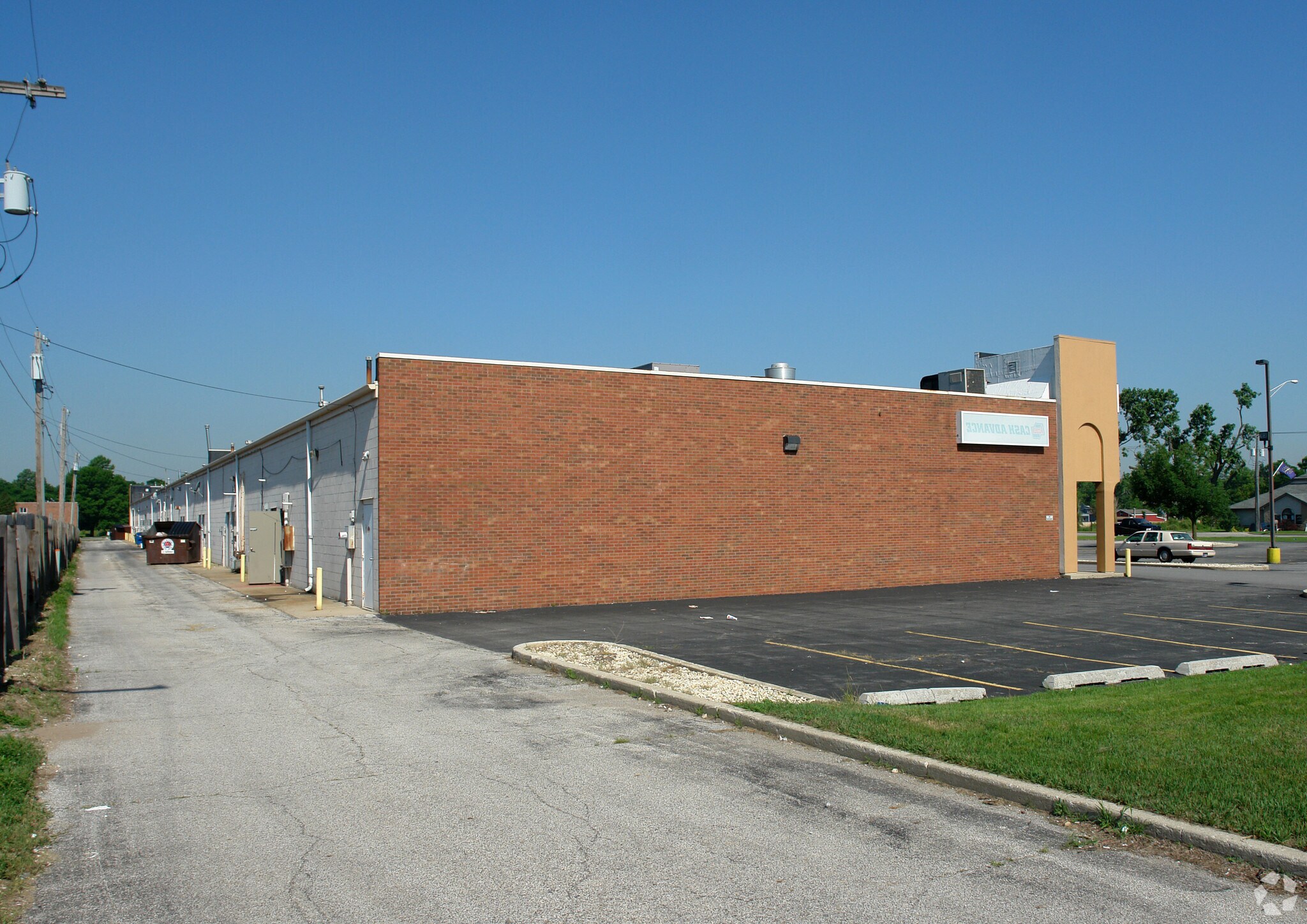 10051195 Ridge Rd, Griffith, IN 46321 Mansard's Plaza