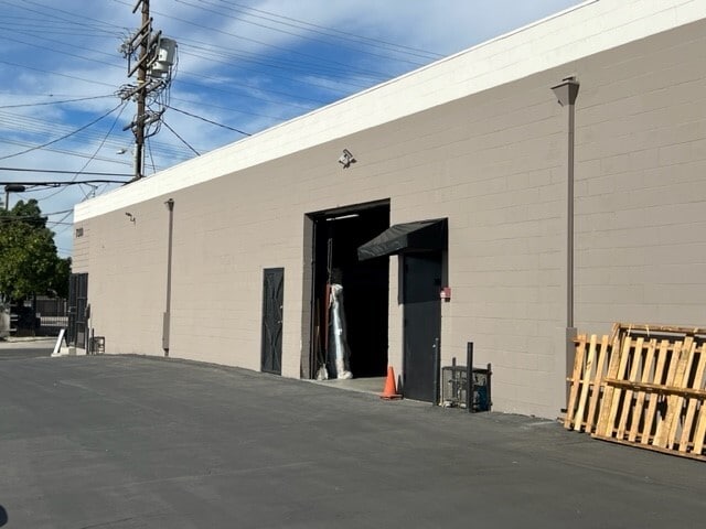 7300 Fulton Ave, North Hollywood, CA for lease - Building Photo - Image 2 of 8