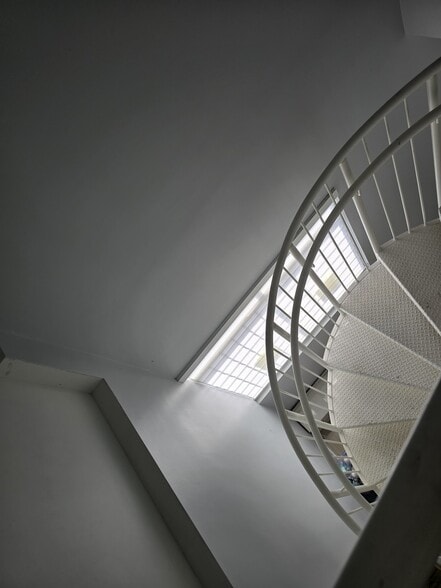 4696 NW 74th Ave, Miami, FL for lease - Building Photo - Image 3 of 26