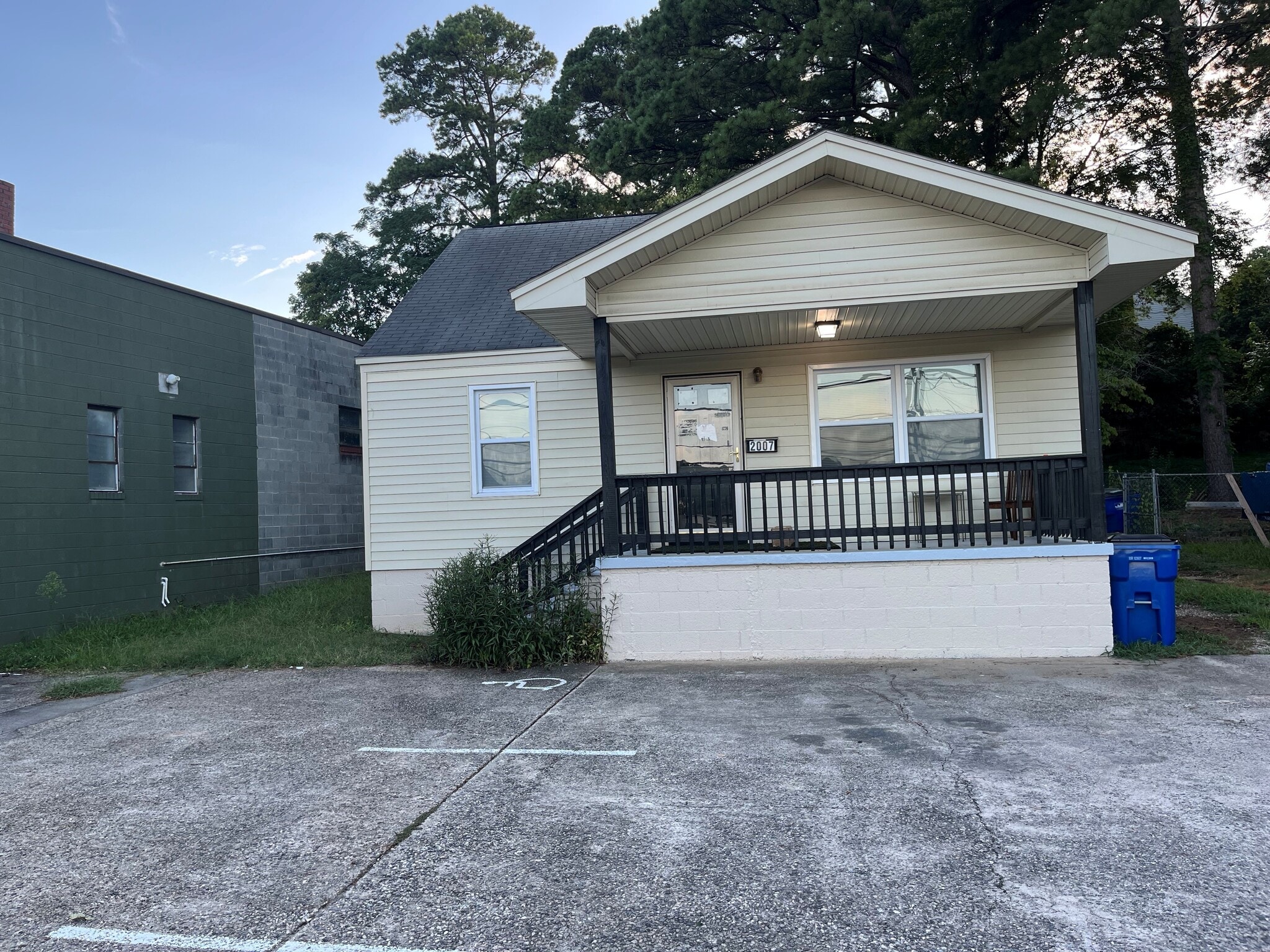 2007 Wake Forest Rd, Raleigh, NC for lease Interior Photo- Image 1 of 11