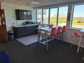 Thurleigh Rd, Thurleigh for lease Interior Photo- Image 2 of 3