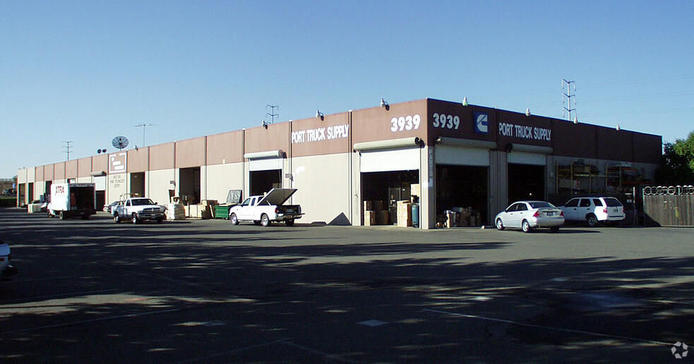 3939 W Capitol Ave, West Sacramento, CA for lease - Building Photo - Image 2 of 15