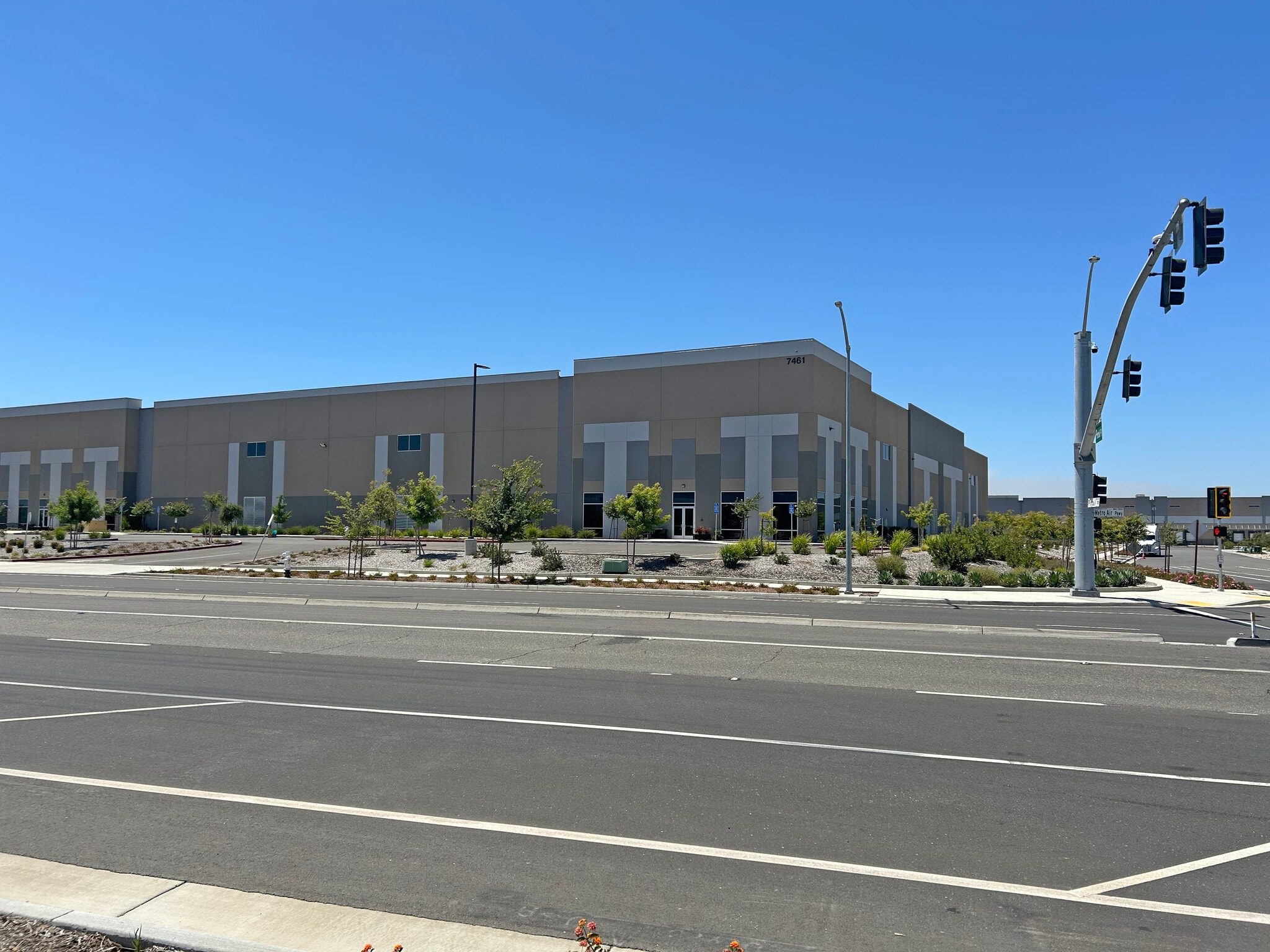 7461 Metro Air Pky, Sacramento, CA for lease Building Photo- Image 1 of 1