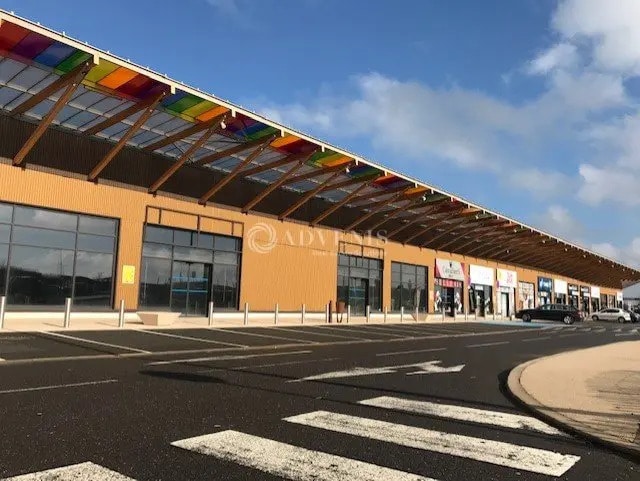 Retail in Saint-Nicolas-de-Port for lease - Building Photo - Image 3 of 8