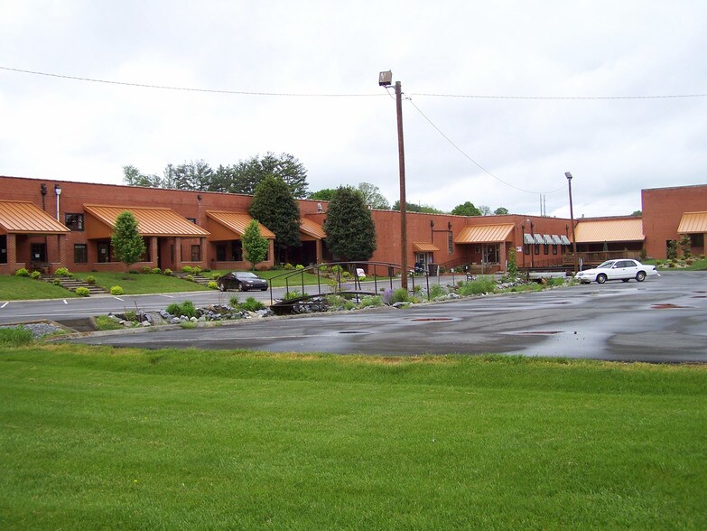 2203 McKinley Rd, Johnson City, TN 37604