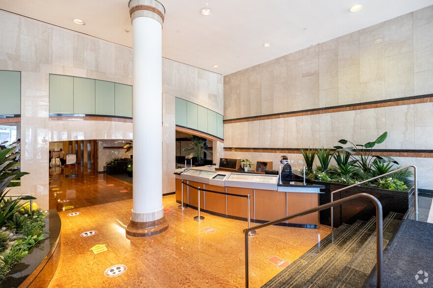1801 Av McGill College, Montréal, QC for lease - Lobby - Image 2 of 8