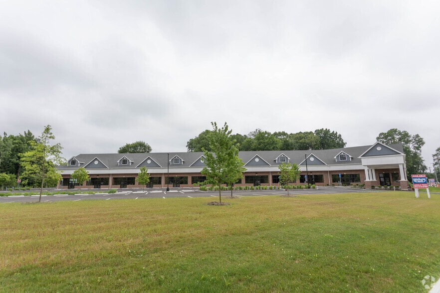 1234 Huntington Tpke, Trumbull, CT for lease - Building Photo - Image 1 of 4