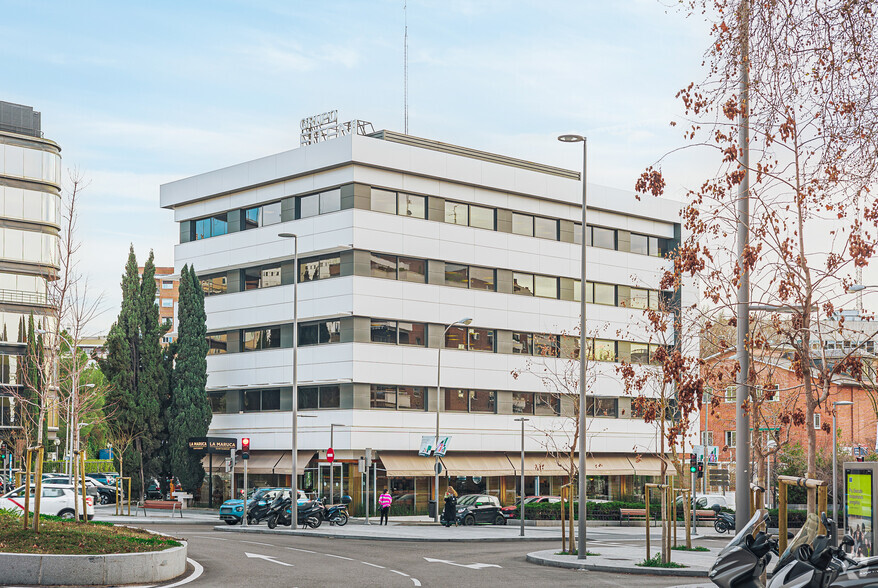 Calle López de Hoyos, 42, Madrid, Madrid for lease - Primary Photo - Image 1 of 2