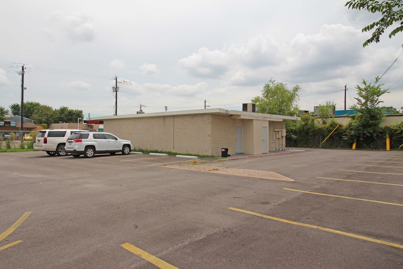 7151 Parker Rd, Houston, TX 77016