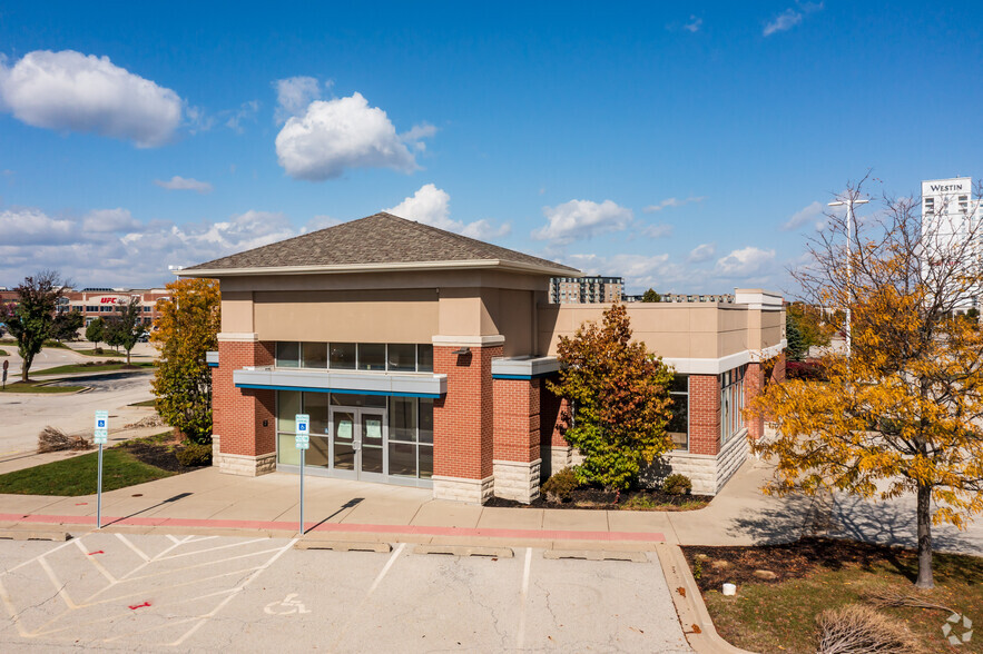 85 Yorktown Shopping Ctr, Lombard, IL for lease - Building Photo - Image 1 of 7