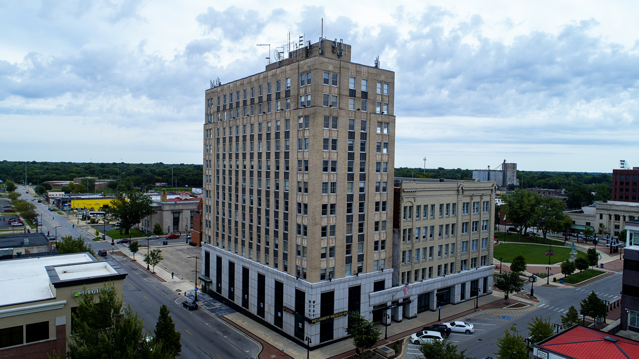 236-250 N Water St, Decatur, IL for sale Primary Photo- Image 1 of 1