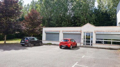 Office in Dreux for lease Building Photo- Image 1 of 4