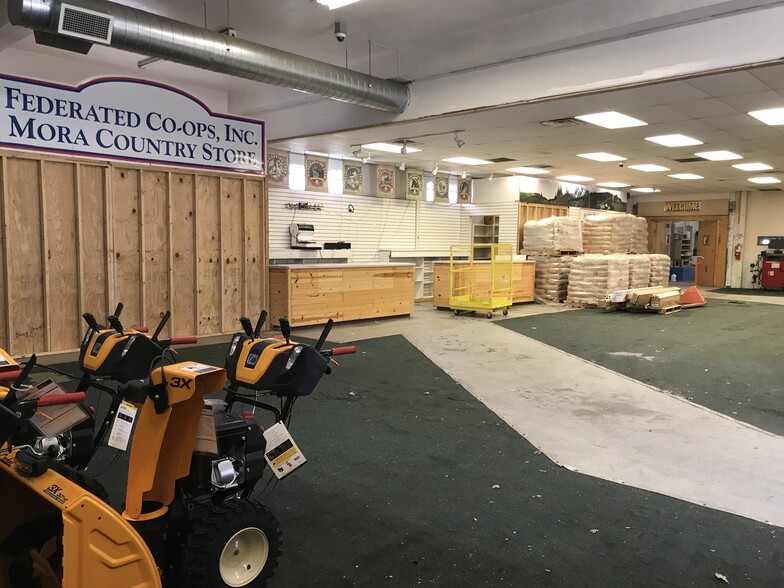 206 Union St S, Mora, MN for lease - Building Photo - Image 3 of 8