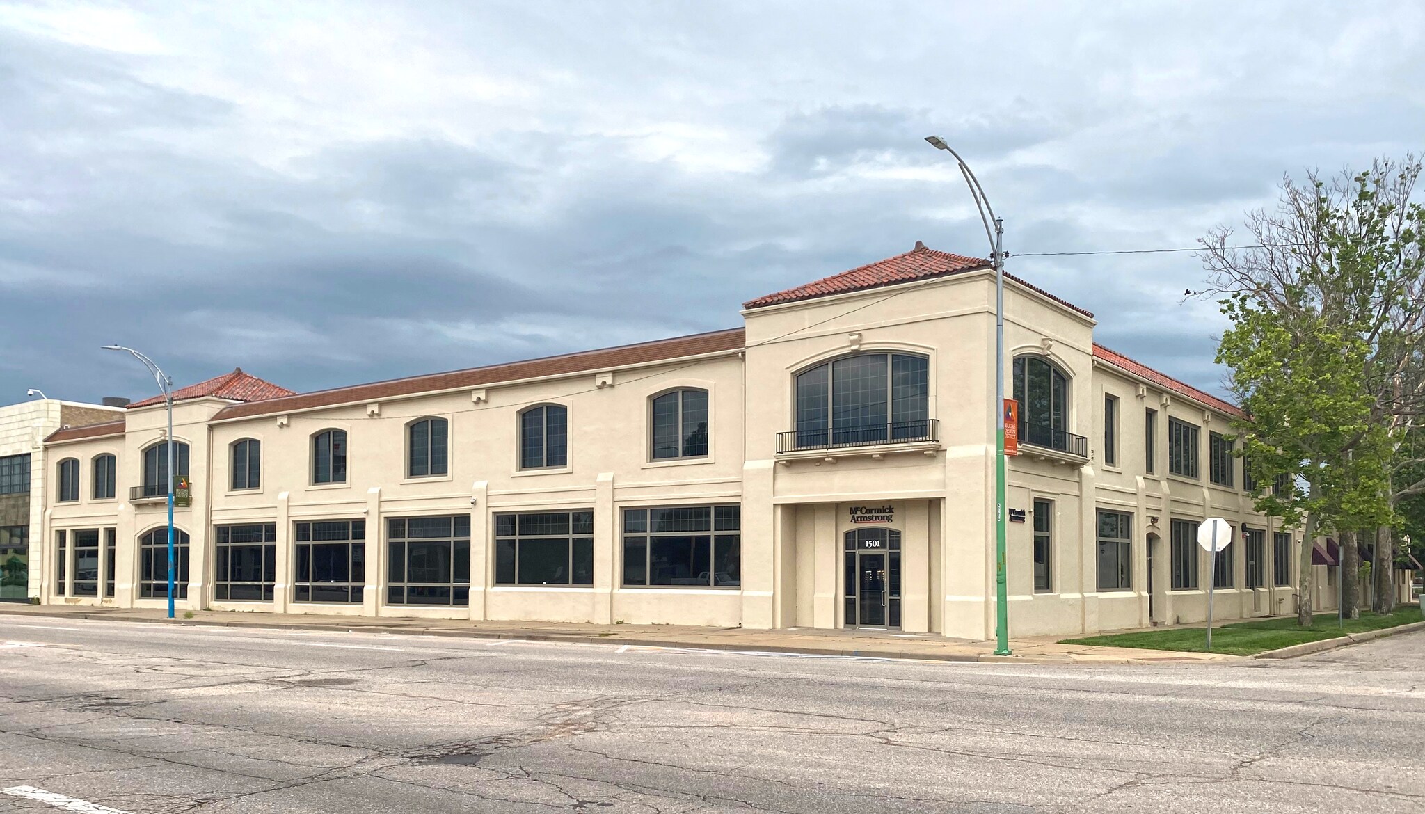 1501 E Douglas, Wichita, KS 67211 Office/Retail for Lease