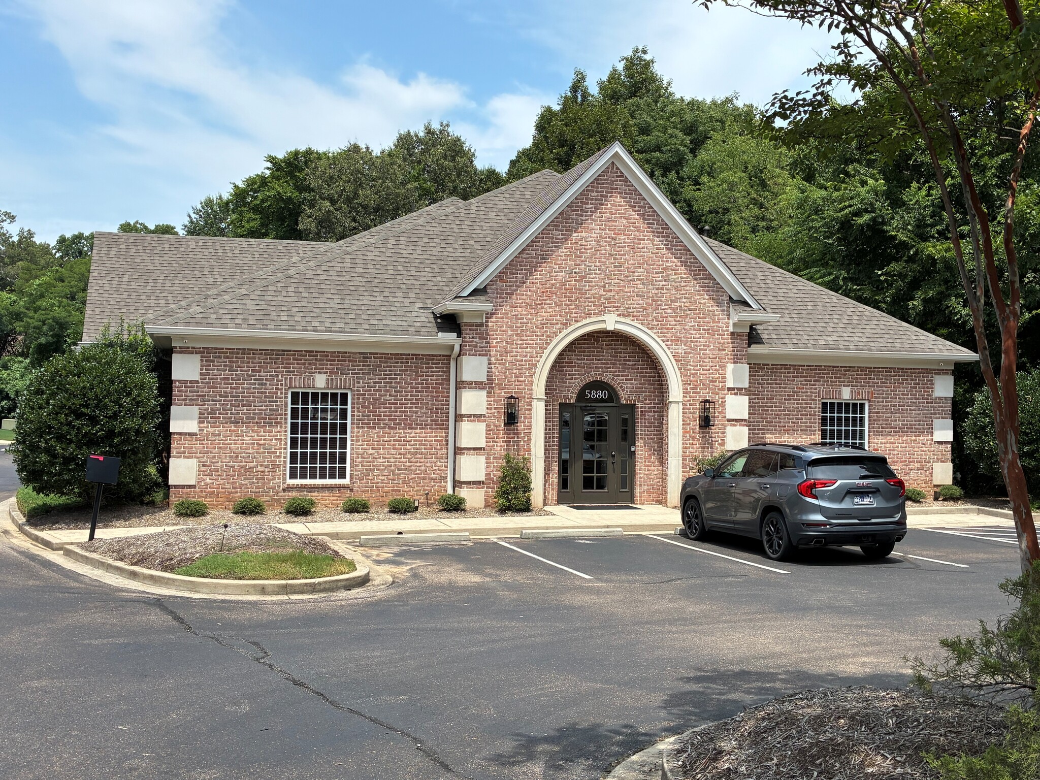 5880 Ridge Bend Rd, Memphis, TN for sale Building Photo- Image 1 of 12