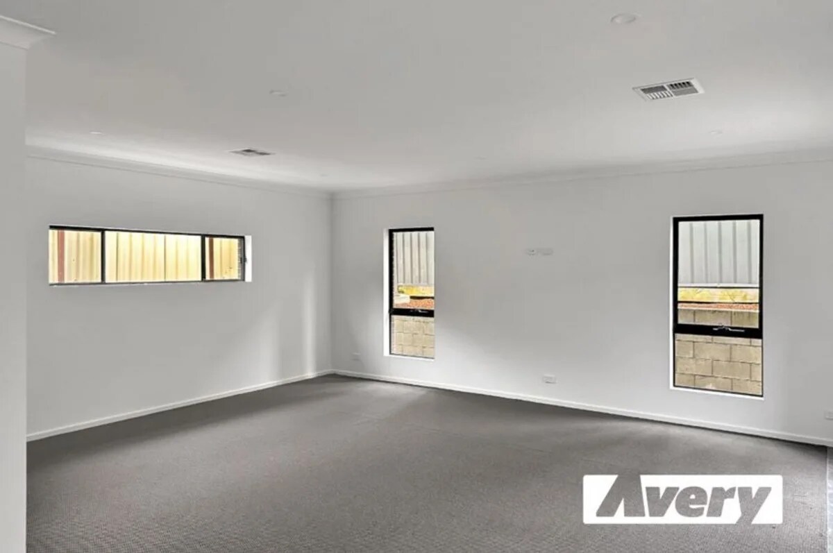 487 Main Rd, Glendale for lease Interior Photo- Image 1 of 3