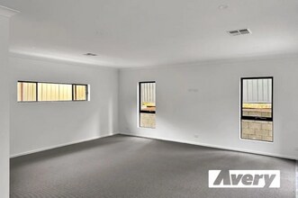 487 Main Rd, Glendale for lease Interior Photo- Image 1 of 3