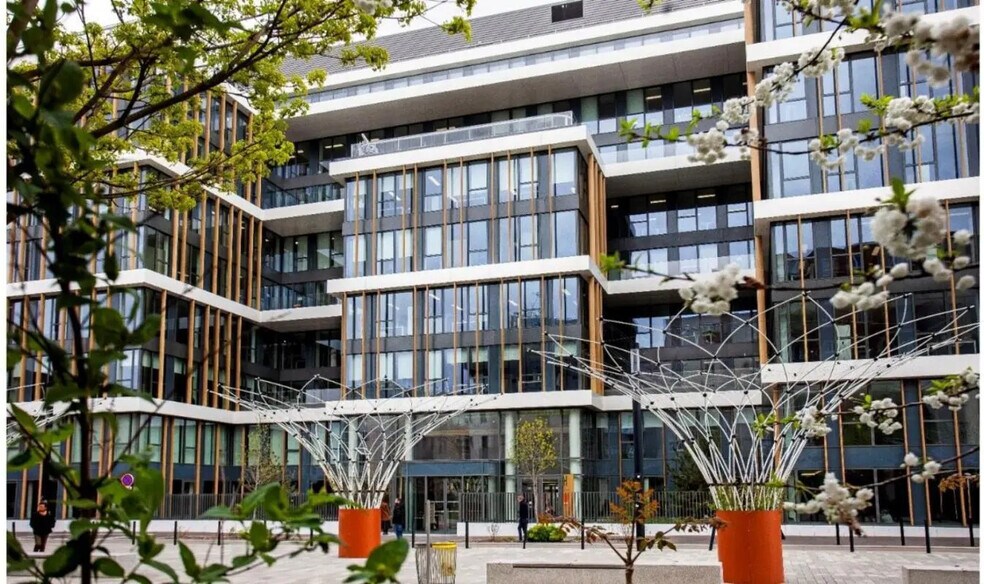 Office in Montigny-le-Bretonneux for lease - Building Photo - Image 1 of 5