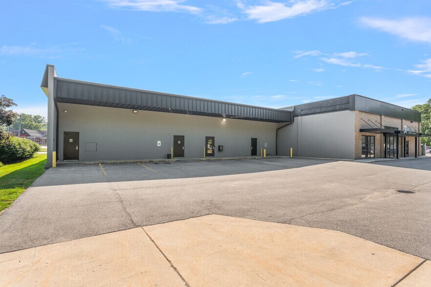 1111 Glendale Blvd, Valparaiso, IN for lease - Building Photo - Image 3 of 24