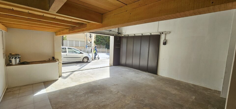 Industrial in Nice for lease - Interior Photo - Image 2 of 3