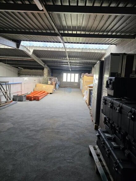 Flex in Ingré for lease - Interior Photo - Image 2 of 5