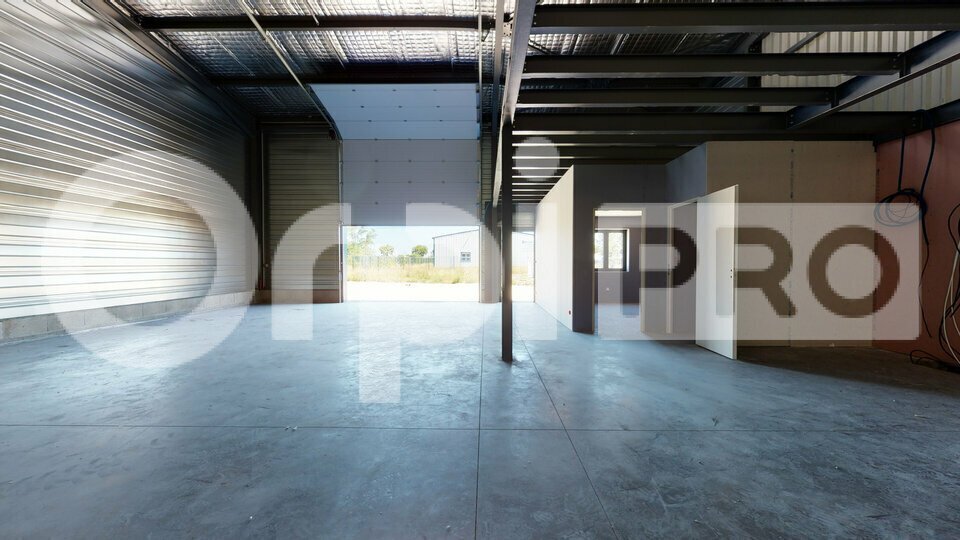 Flex in Pérouges for lease - Interior Photo - Image 1 of 4