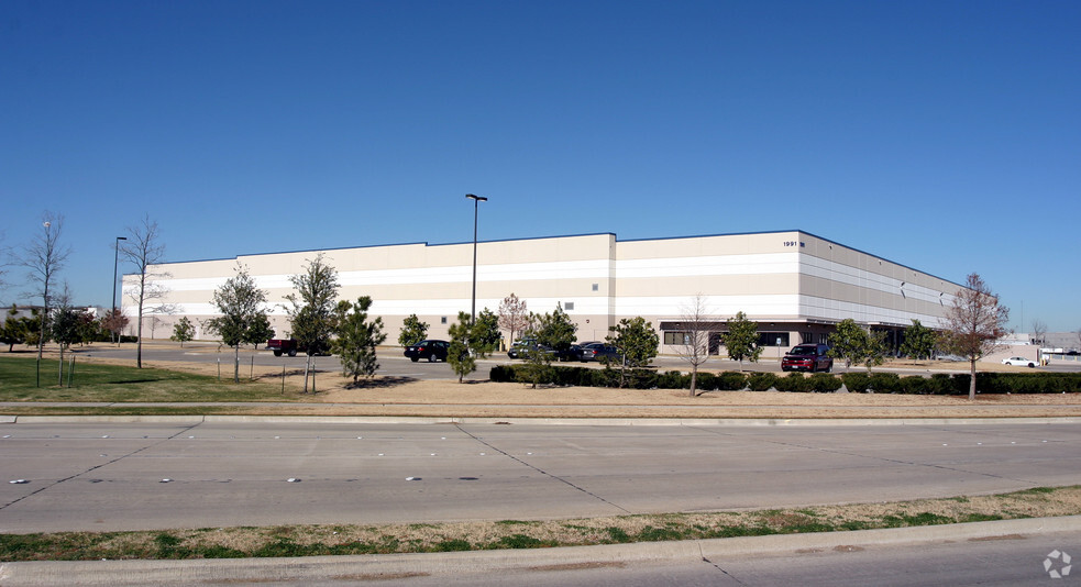 1991 Lakepointe Dr, Lewisville, TX for lease - Building Photo - Image 1 of 3