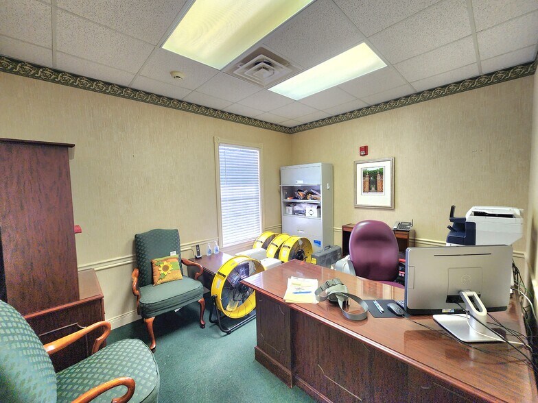 57 Martin Luther King Dr, Reynolds, GA for lease - Interior Photo - Image 2 of 20