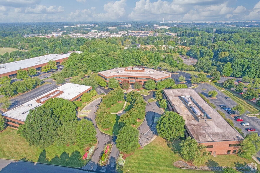 5024 Parkway Plaza Blvd, Charlotte, NC for sale - Aerial - Image 2 of 6