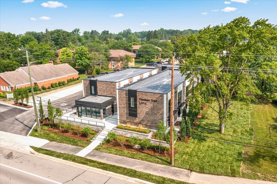 460 W Tienken Rd, Rochester Hills, MI for sale - Building Photo - Image 3 of 25