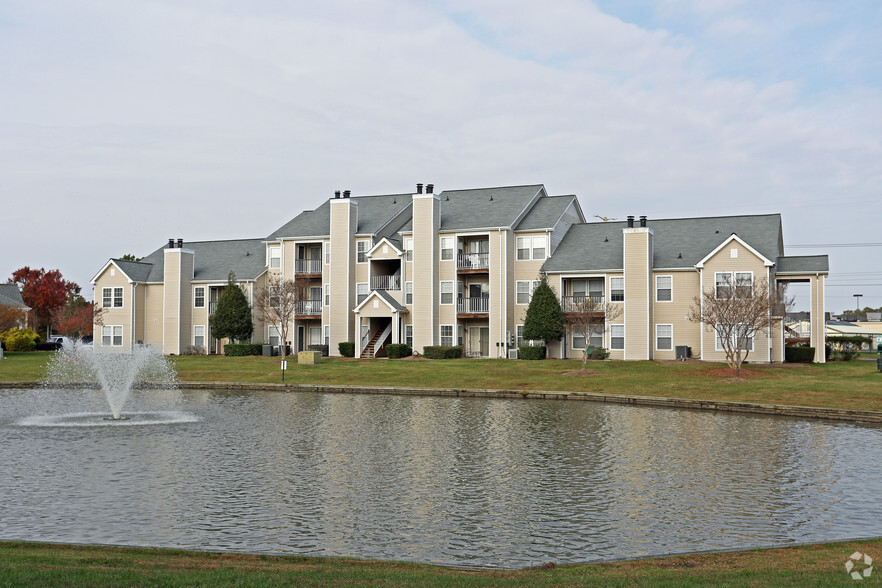 1701 Chase Pointe Cir, Virginia Beach, VA for sale - Primary Photo - Image 1 of 1