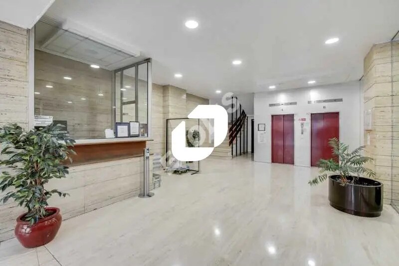 Office in Montreuil for sale - Lobby - Image 2 of 8