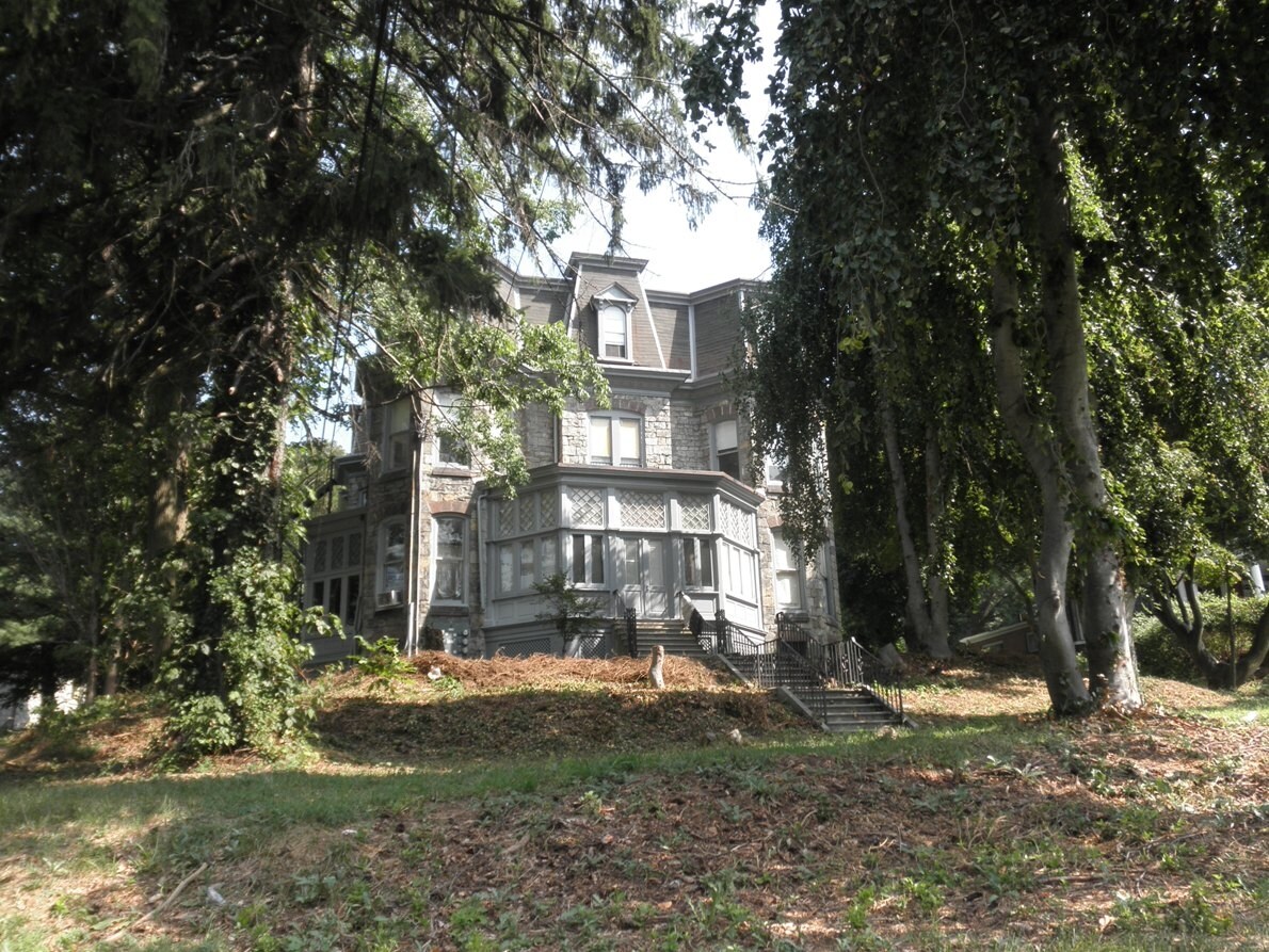 1521 Mineral Spring Rd, Reading, PA for sale Primary Photo- Image 1 of 1
