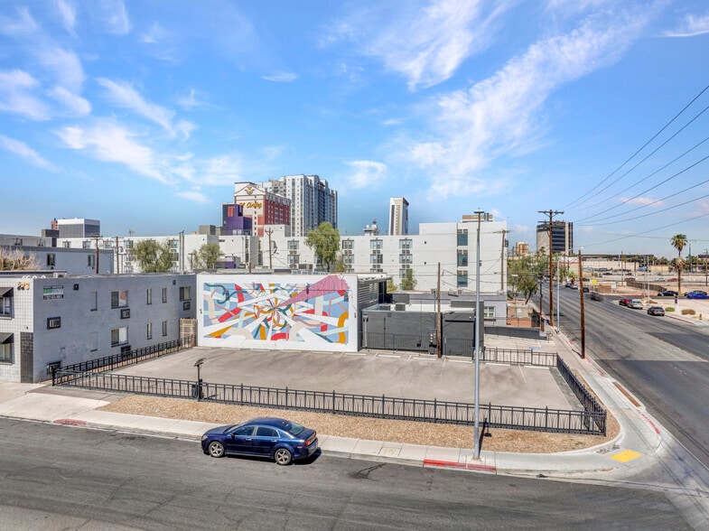 818 Stewart Ave, Las Vegas, NV for lease - Building Photo - Image 2 of 17