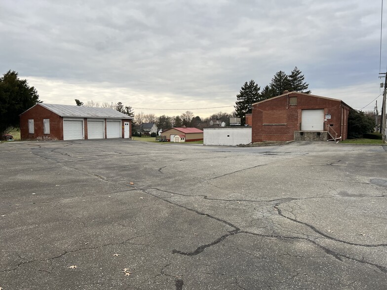 23 School Ln Ave, Brownstown, PA for sale - Primary Photo - Image 1 of 1