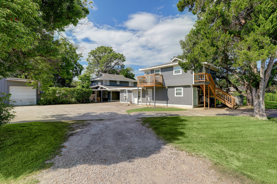 7810 Oakridge Dr, Hitchcock, TX for sale - Primary Photo - Image 1 of 1