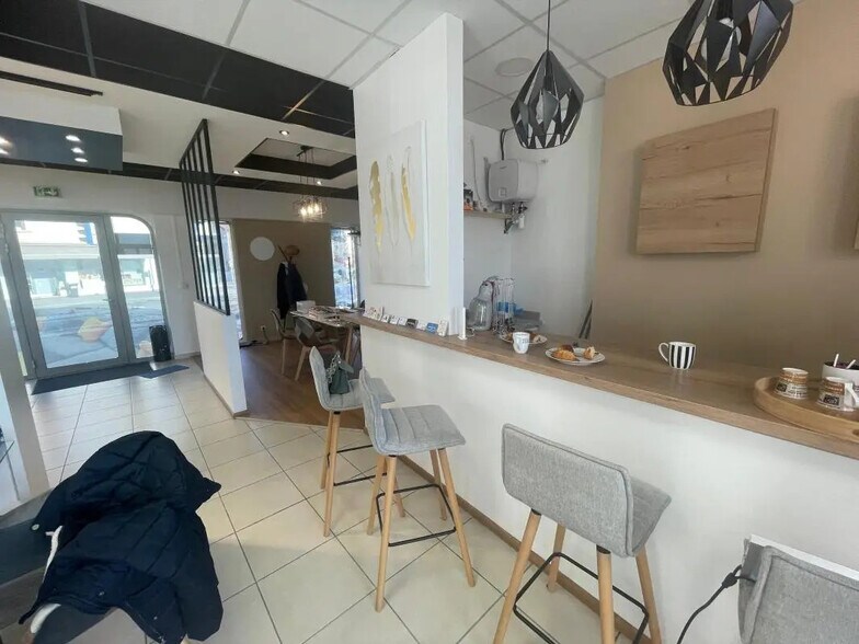 Flex in Bourg-en-Bresse for lease - Building Photo - Image 2 of 8