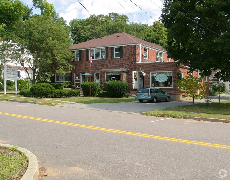 51 Hayward Ave, Colchester, CT 06415