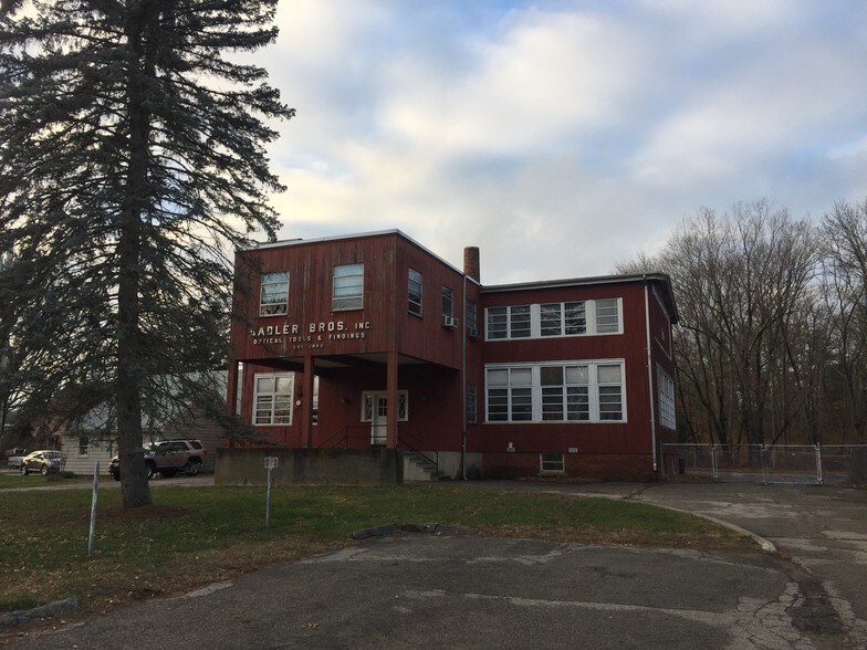 561 Newport Ave, Attleboro, MA for sale - Primary Photo - Image 1 of 1