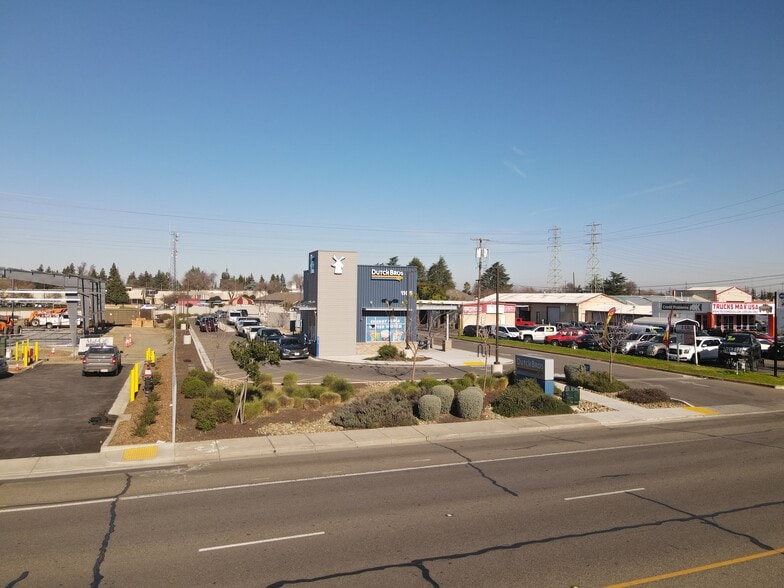 1105 W Yosemite Ave, Manteca, CA for sale - Building Photo - Image 2 of 6