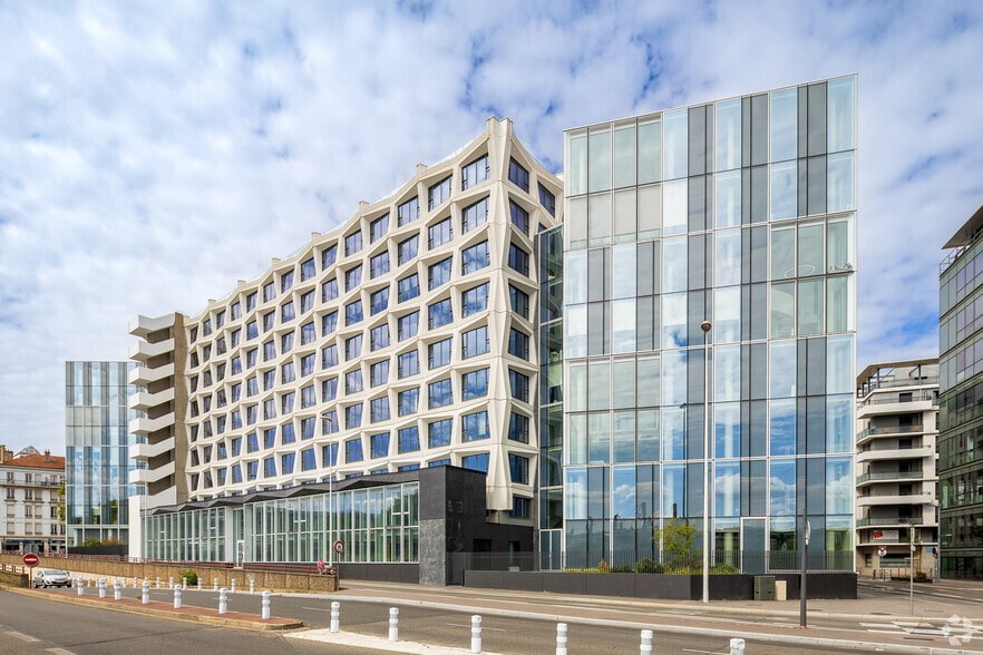 141-143 Cours Gambetta, Lyon for lease - Building Photo - Image 2 of 4